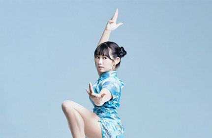 堀江聖夏、躍動感あふれるチャイナコス姿がついにアクスタに！ファン歓喜の声