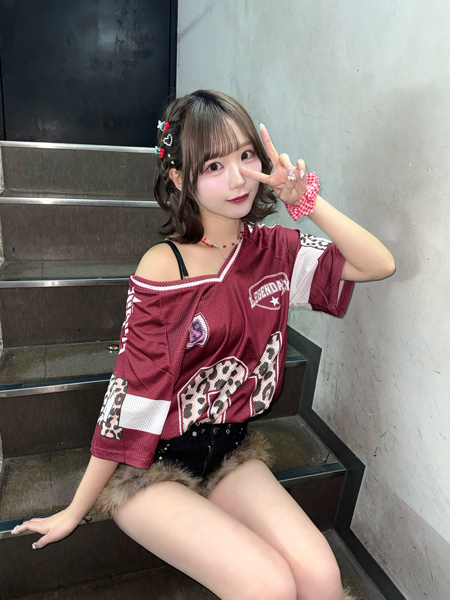 「絶対領域！！！！」Sweet Alley・濱越さおり、美脚あらわな平成ギャルお姉さんに変身！