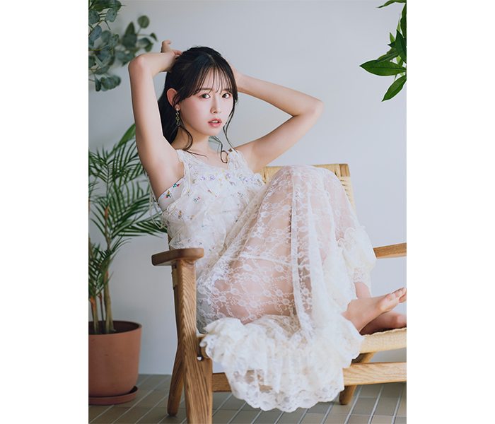 大瀧沙羅、透明感きわだつ春っぽレース衣装！「めちゃめちゃ可愛いぃぃぃ〜」「かわいすぎ」