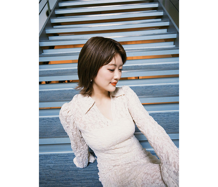 元乃木坂46・樋口日奈、立体感あるレースドレスであふれる気品！
