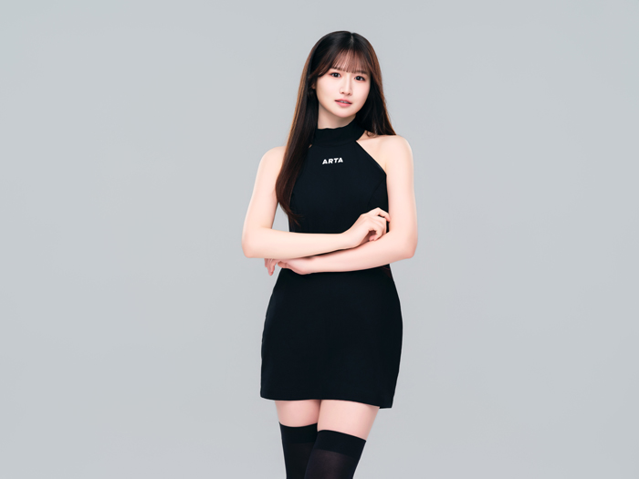 元アイドルの貝賀琴莉、スーパーGTの名門ARTA GALSに加入　サーキットの舞台へ新たな挑戦