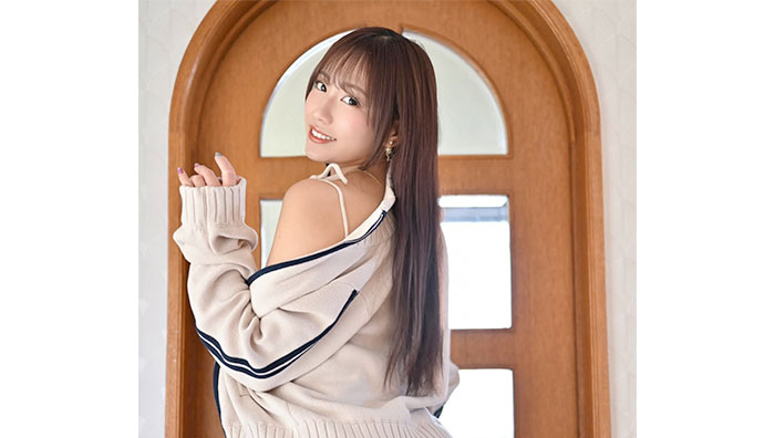 霧島 聖子、ラフなファッションから生脚チラ見せ！魅惑のルームコーデにファン大興奮
