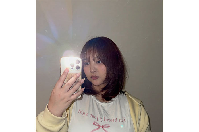 工藤唯、豊満美ボディがダダ漏れ!シンプルTシャツコーデから色気あふれるカットを公開