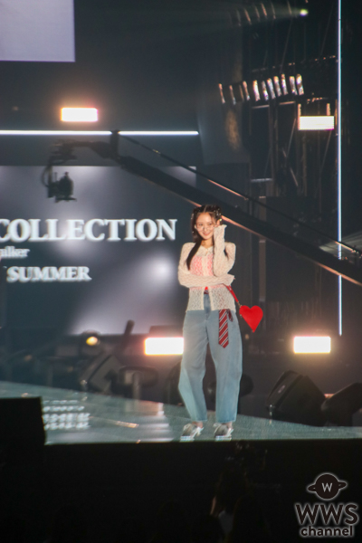 乃木坂46・金川紗耶、おしゃれなメガネコーデでウォーキング!<マイナビ TGC 2026 S/S>