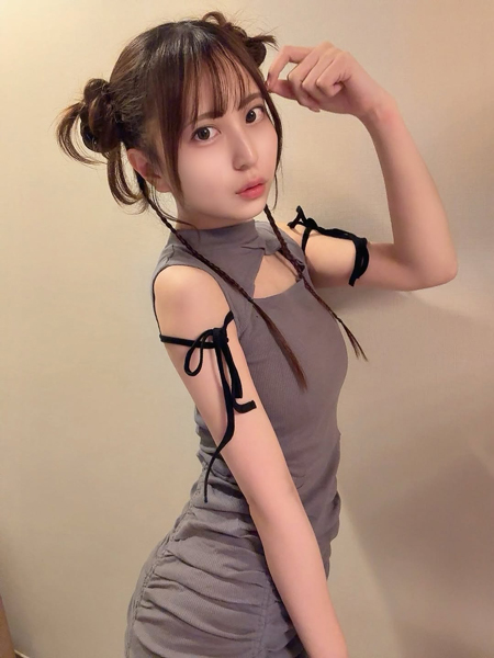 竹内星菜、タイト衣装×お団子ヘアでチャイナ風美女に大変身!