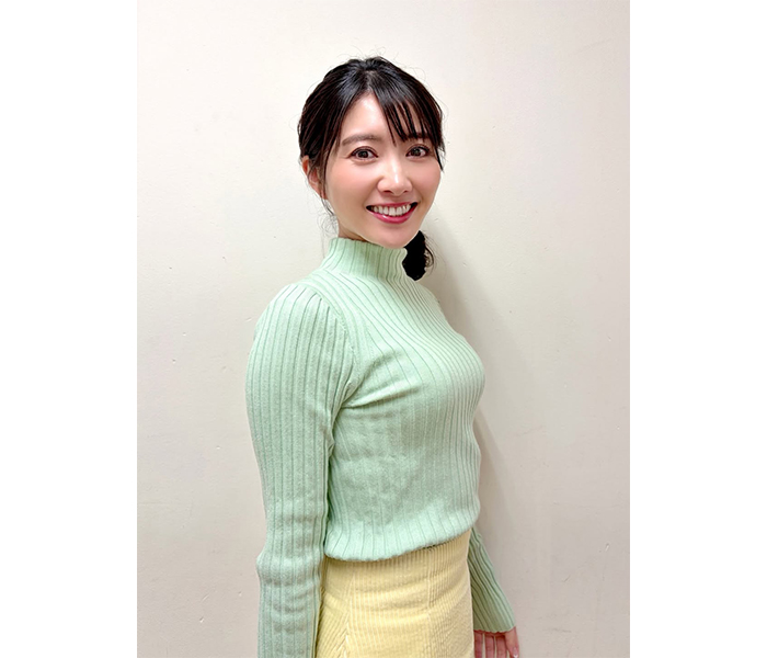 久保井 朝美、春色コーデでファン魅了！「可愛い」「凄く綺麗ですね」