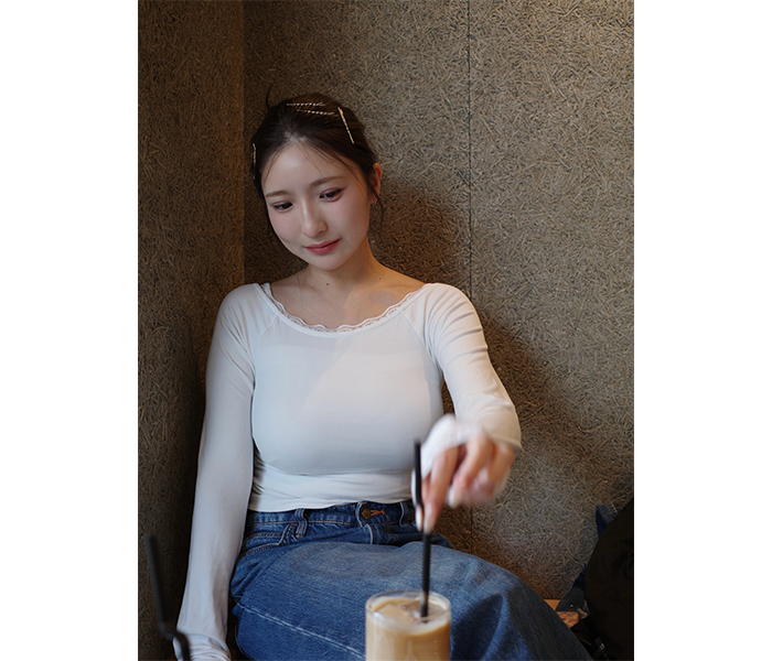 「デカメロン最高」三田悠貴、シンプルトップスで楽しむカフェショットに反響「ぶち　可愛い」