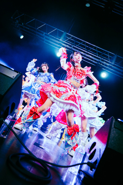 【ライブレポート】SEKAIE☆、無敵な魅力を開放！圧巻のパフォーマンスで会場沸かす〈JAPAN IDOL SUPER LIVE 2026〉