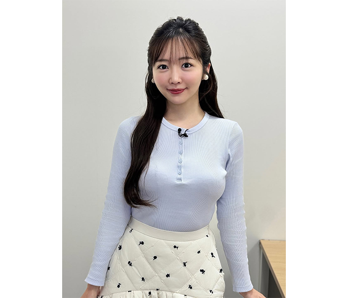 Abema・藤田かんなアナ、春を意識したコーデにファン「目の保養でござる」