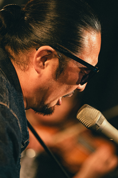 新羅慎二／若旦那名義での6年ぶりのソロライブ。「喜怒哀楽でみんなの心に寄り添う」40代最後のライブ。
