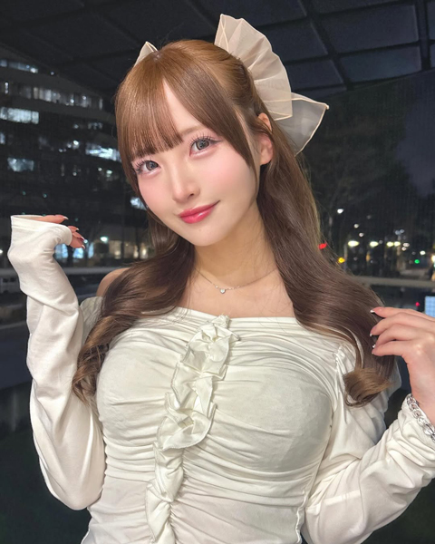 由良ゆら、リボン×清楚フリルコーデが可愛すぎる「私服」を公開