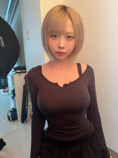 「エッッッ」夜道雪、ファン驚きの曲線美ボディを大人っぽブラックコーデで表現
