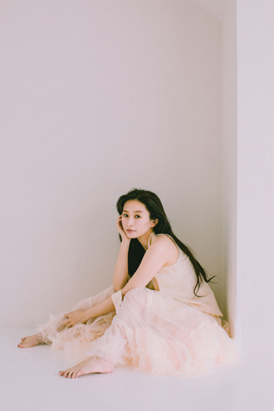 30周年を迎える島袋寛子、新ビジュアル写真公開＆SNS開設！