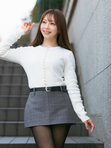 城戸ひなの、上品ミニ丈にファン「ミニスカタイツ最高」「きどちゃん、可愛い〜」