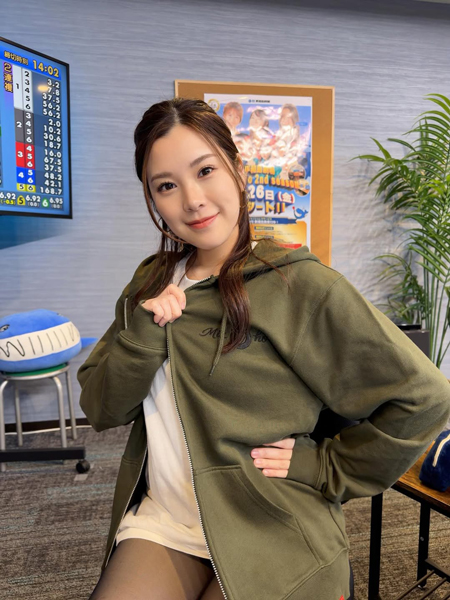「「いつ見てもホントかわいい」内田瑞穂、カジュアルコーデで色気あふれる！