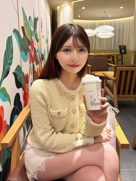 秦はるか、超長脚＆美脚の上品コーデでファン圧倒
