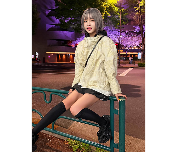 「かわいすぎでレッドカード出ますよ」みもれもん、ストリートファッション×都会の夜景のおしゃれショットを公開