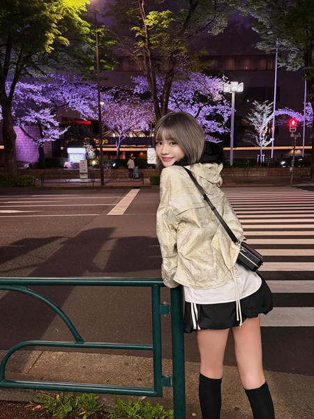 「かわいすぎでレッドカード出ますよ」みもれもん、ストリートファッション×都会の夜景のおしゃれショットを公開