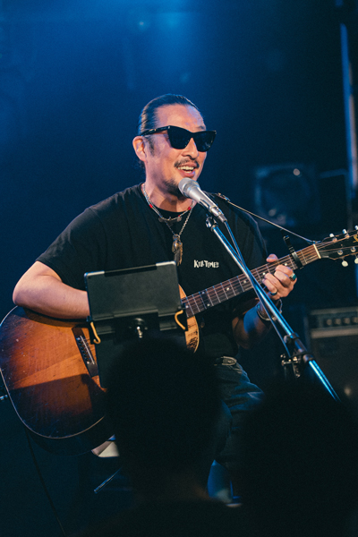 新羅慎二／若旦那名義での6年ぶりのソロライブ。「喜怒哀楽でみんなの心に寄り添う」40代最後のライブ。