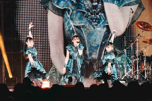 BABYMETAL、日本凱旋ライブハウス公演を開催！！METALVERSE はガールズバンドがサプライズ出現！！
