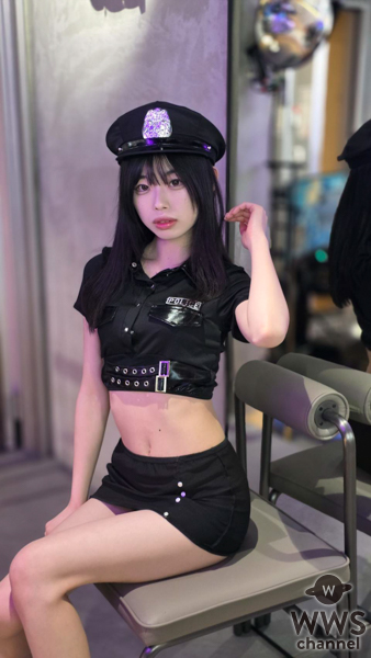 18歳モデル・小松夢、レースクイーン衣装からポリスまでPIT BAR撮影会で美ボディを披露！「F1の世界観の中で撮影できたのが楽しかった」 ＜Cool Photo Session 第２回 -赤坂エディション-＞