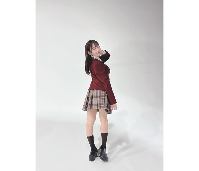 「未だ学生イケるっす」上坂すみれ、クラシカルな制服姿がたまらない！
