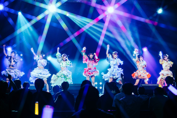 【ライブレポート】FES☆TIVE、爆裂祭りチューン連発!圧巻の熱狂でイベントのトリを飾る〈JAPAN IDOL SUPER LIVE 2026〉