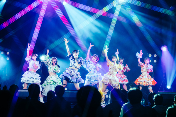 【ライブレポート】FES☆TIVE、爆裂祭りチューン連発!圧巻の熱狂でイベントのトリを飾る〈JAPAN IDOL SUPER LIVE 2026〉