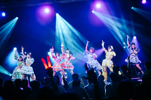 【ライブレポート】FES☆TIVE、爆裂祭りチューン連発!圧巻の熱狂でイベントのトリを飾る〈JAPAN IDOL SUPER LIVE 2026〉
