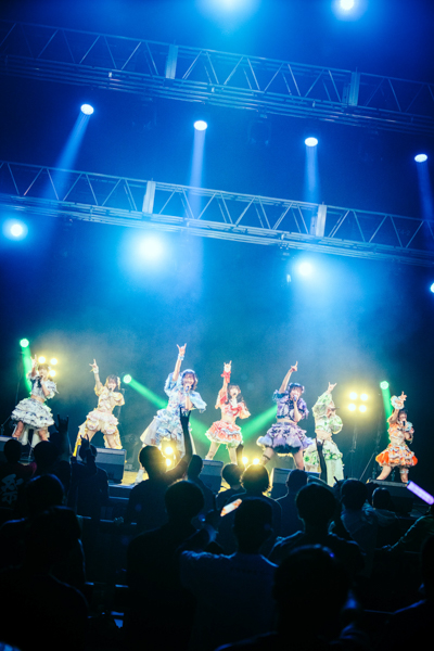 【ライブレポート】FES☆TIVE、爆裂祭りチューン連発!圧巻の熱狂でイベントのトリを飾る〈JAPAN IDOL SUPER LIVE 2026〉