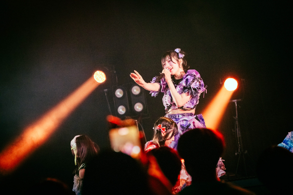 【ライブレポート】FES☆TIVE、爆裂祭りチューン連発!圧巻の熱狂でイベントのトリを飾る〈JAPAN IDOL SUPER LIVE 2026〉