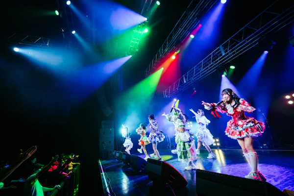 【ライブレポート】FES☆TIVE、爆裂祭りチューン連発!圧巻の熱狂でイベントのトリを飾る〈JAPAN IDOL SUPER LIVE 2026〉