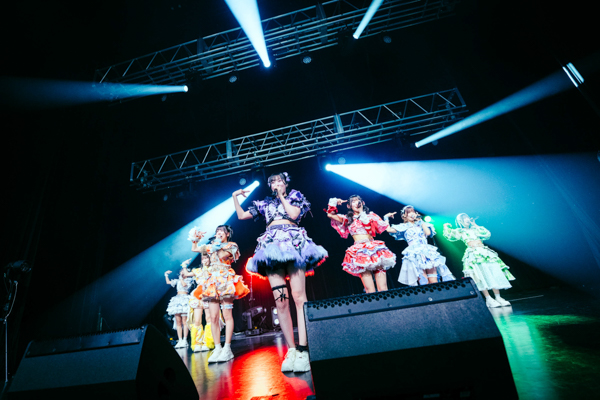 【ライブレポート】FES☆TIVE、爆裂祭りチューン連発!圧巻の熱狂でイベントのトリを飾る〈JAPAN IDOL SUPER LIVE 2026〉