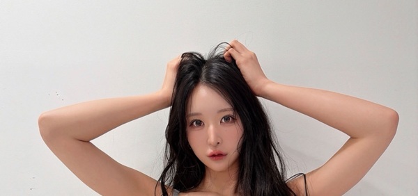 「令和の愛人」真島なおみ、「目、覚めた？」Calvin Klein姿で腹筋ボディ披露 「めちゃめちゃ可愛い」「目覚めた瞬間抱きしめたくなる」とファン沸く