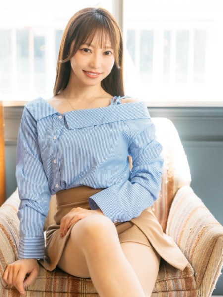 城戸ひなの、清楚なスタイルから圧巻の美脚！！「最も美しい」の声
