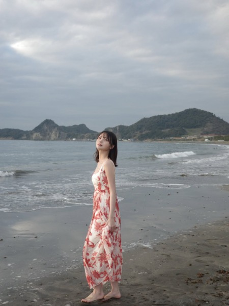 新谷姫加、大胆バックレスドレスで大人の色気!ファン悶絶のオフショット公開