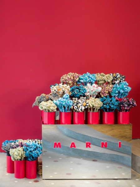 TOMORROW X TOGETHER・BEOMGYU、マルニ表参道に来場!最新ルックで「MARNI BLOOMS POP IN」を祝福