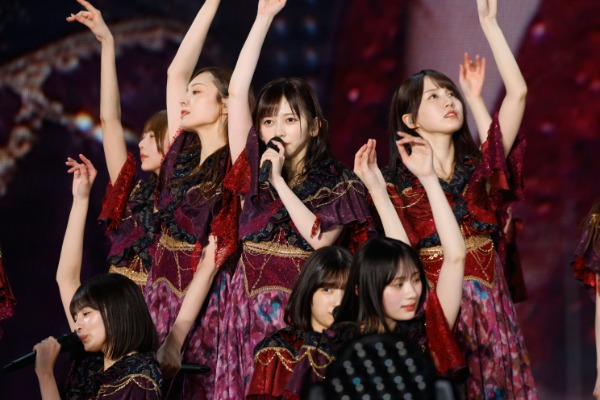 乃木坂46、満員の東京ドームで14回目の誕生日をお祝い!過去と未来を繋ぐ、乃木坂46の歴史を辿るバスラDAY1&DAY2ライブレポートが到着!