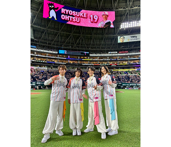 モナキがPayPayドーム福岡に降臨！バースデー背番号のユニフォーム姿にファンメロメロ