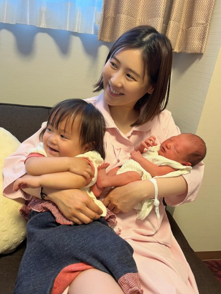 西野未姫、第2子男児誕生を報告「無事出産しました！元気な男の子です」「2人のママになれてとても幸せです」58歳で2児のパパになった夫･山本圭壱ら幸せ溢れる家族4ショットも！ファン「ステキなファミリー」「ずっーと楽しみにしてたよ」