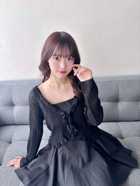 松本ももな、大人っぽブラックミニ丈からスラリ美脚「ももなん綺麗過ぎる」