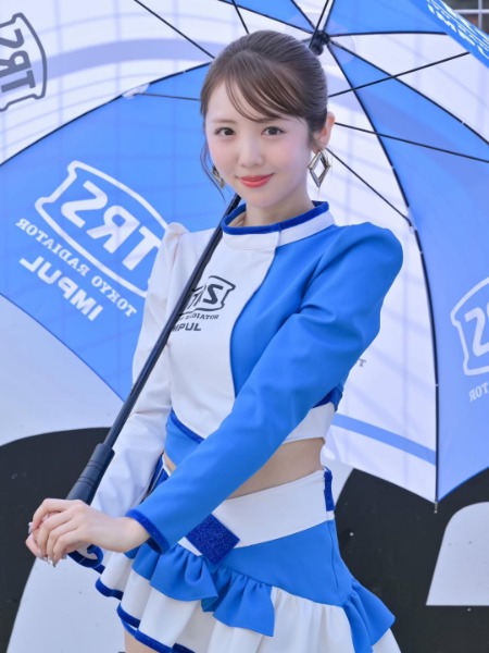 「色白さん！タイプのお顔です！！」志賀ありさ、爽やか青×白コスチュームでファン魅了！