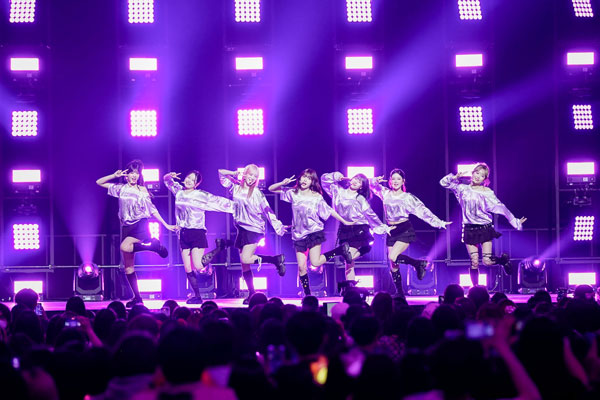 ME:I、KCON JAPAN 2026で全12曲を披露!新曲も交えた圧巻ステージで会場沸かす