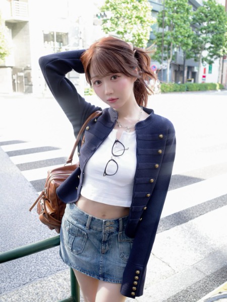 大谷映美里、スラリ生脚＆お腹チラ見せコーデでお姉さん感MAX！