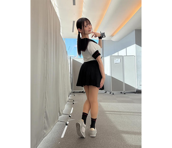 上坂すみれ、可憐なセーラー服姿にファンズッキュン！「最高に可愛らしくてニコッとした笑顔の上坂さんが素敵ですね」