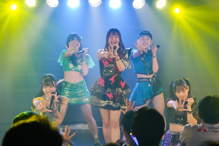 アップアップガールズ(仮)、結成15周年ライブで新曲初披露!9月に飛行船シアターワンマン開催決定