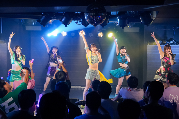 アップアップガールズ(仮)、結成15周年ライブで新曲初披露!9月に飛行船シアターワンマン開催決定