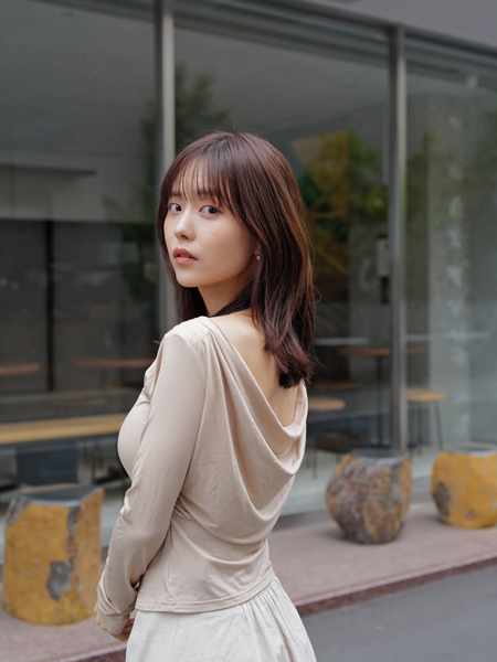 「歩く芸術品ですかっ！」新田さちか、ファンも驚きのスレンダー美スタイル披露