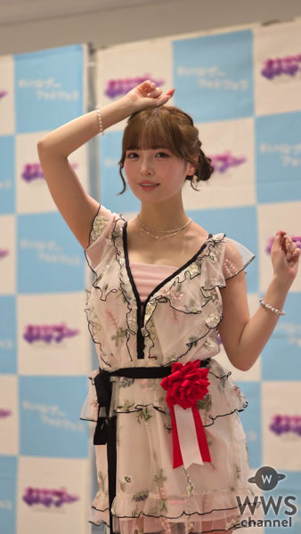 由良ゆら、ゆらゆらポニーテールを作る姿が超キュート！