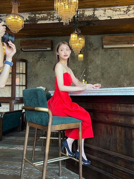 田﨑さくら、華やかな赤ドレス姿を公開！「新鮮」「可愛すぎます」の声